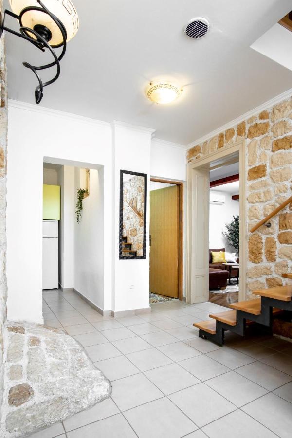 Zollus House Tvrda Apartment โอซีเยก ภายนอก รูปภาพ