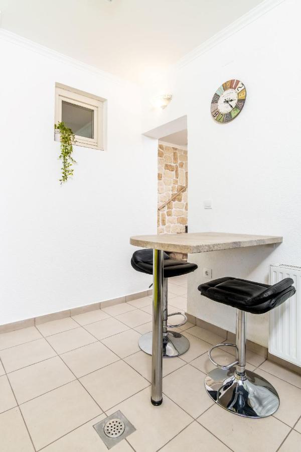Zollus House Tvrda Apartment โอซีเยก ภายนอก รูปภาพ