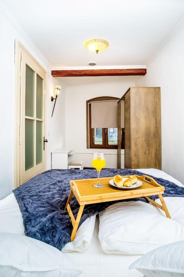 Zollus House Tvrda Apartment โอซีเยก ภายนอก รูปภาพ