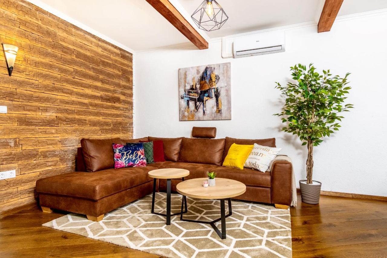 Zollus House Tvrda Apartment โอซีเยก ภายนอก รูปภาพ