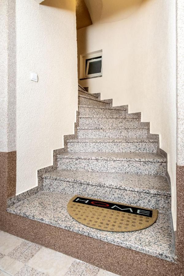 Zollus House Tvrda Apartment โอซีเยก ภายนอก รูปภาพ
