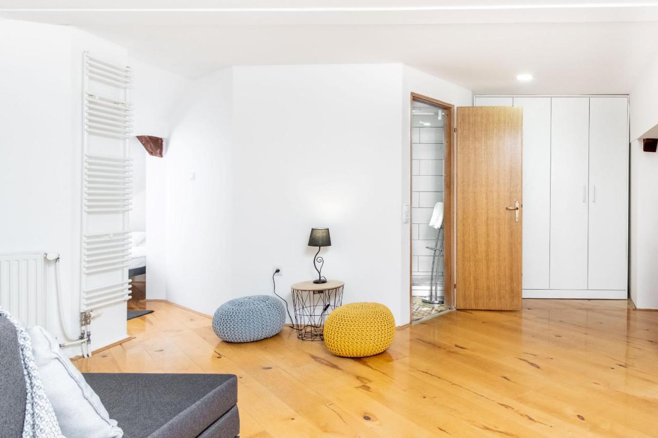 Zollus House Tvrda Apartment โอซีเยก ภายนอก รูปภาพ