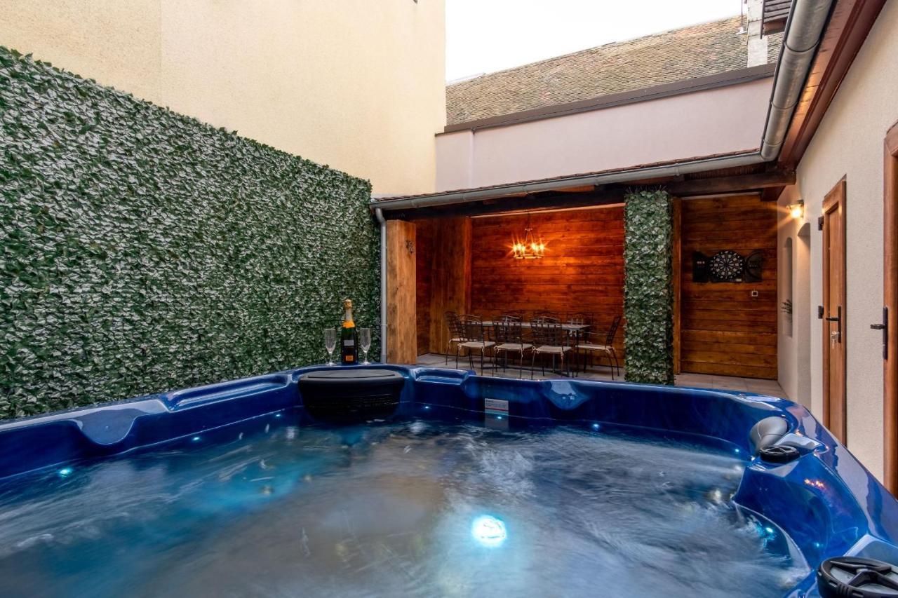 Zollus House Tvrda Apartment โอซีเยก ภายนอก รูปภาพ